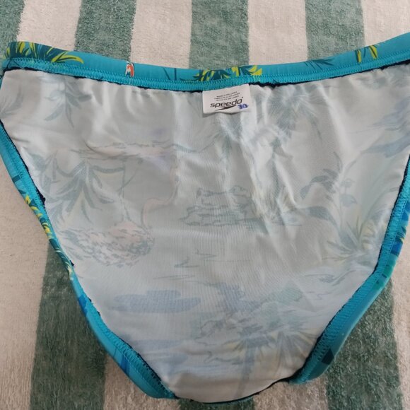 SPEEDO SWIM BRIEF, SIZE 30", BLUE TROPICAL PATTERN - (*) Pre-owned - Picture 7 of 8